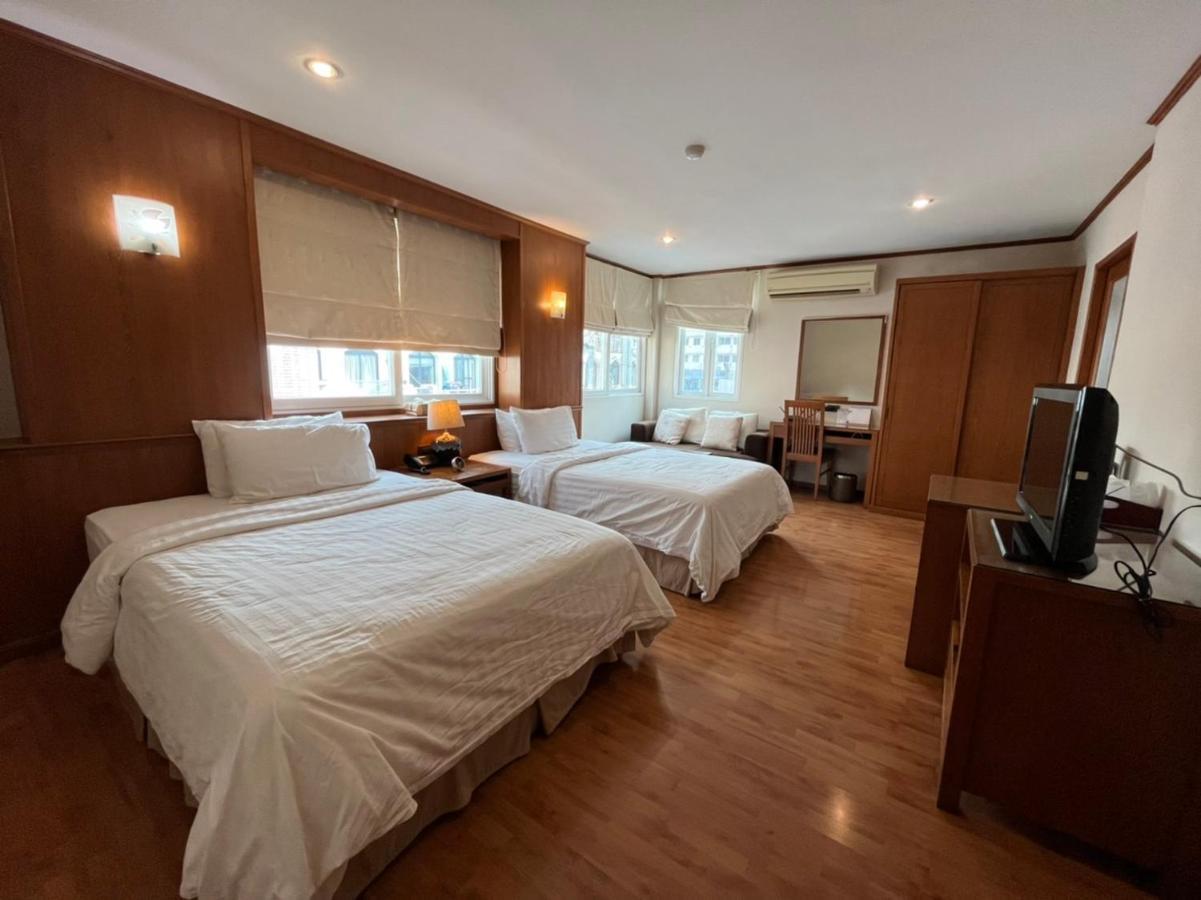 Jhouse Thonglor Hotel Bangkok Exterior photo